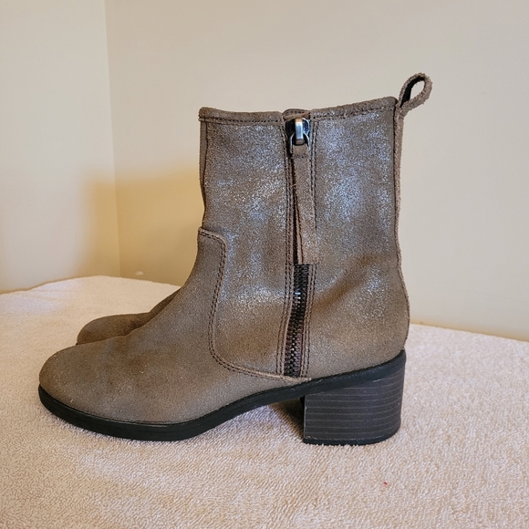 Clarks size 7 - Picture 9 of 12